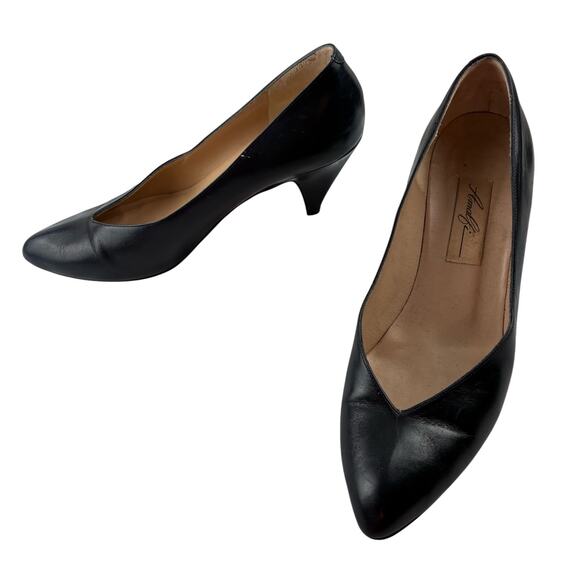 Vintage Amalfi Pumps Women’s 8 B Low Kitten Heels Dark Navy V Vamp Made in Italy - Picture 1 of 13